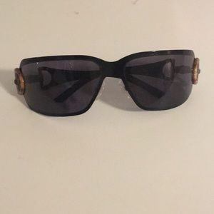 Never worn Gucci sunglasses.